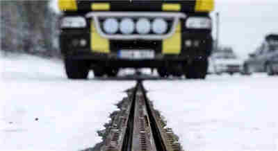 瑞典修建可邊開車邊充電公路使用的是什么充電機技術呢