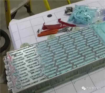 蒙羅聯合公司拆解Model 3 大功率充電機充電蓄電池