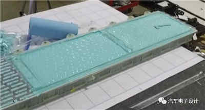 蒙羅聯合公司拆解Model 3 大功率充電機充電蓄電池