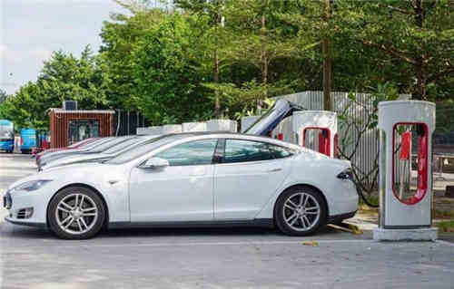 蓄電池充電機-充電樁行業“生死戰” ：輕資產轉型 聚焦平臺之爭